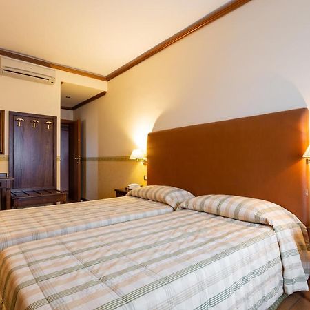 Albergo Il Cacciatore Spello Exterior foto