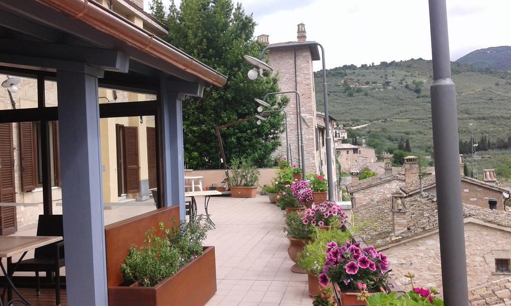 Albergo Il Cacciatore Spello Exterior foto
