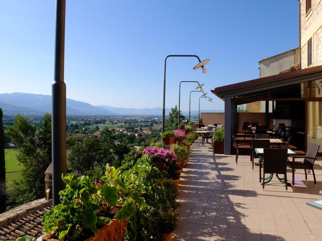 Albergo Il Cacciatore Spello Exterior foto