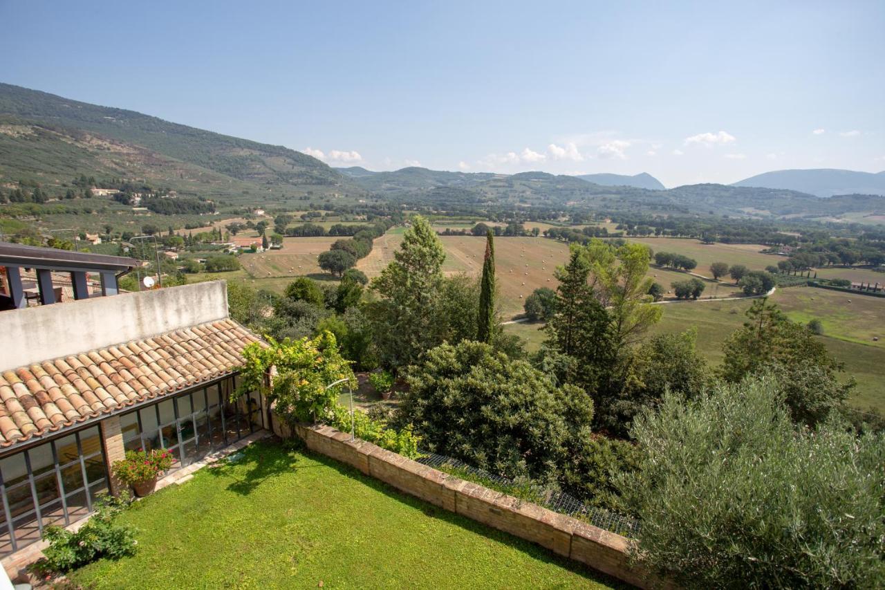 Albergo Il Cacciatore Spello Exterior foto